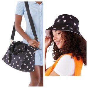 Alice + Olivia Black White Daisy Print Duffel Bag FREE Matching Reversible Hat